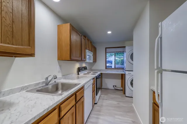 $1,735 | 19773 3rd Avenue Northwest, Unit A11, Poulsbo, WA 98370