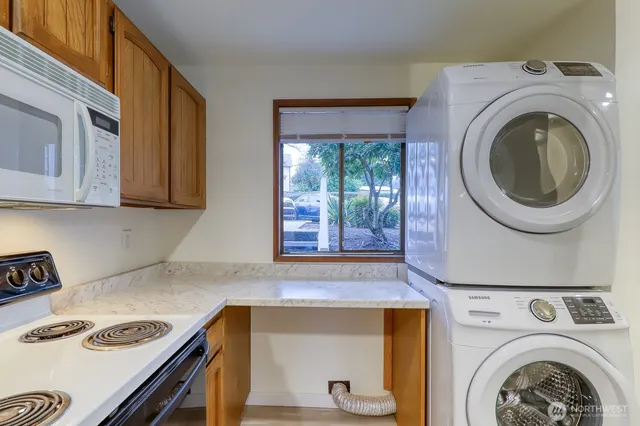 $1,735 | 19773 3rd Avenue Northwest, Unit A11, Poulsbo, WA 98370