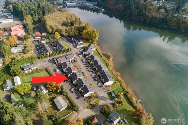 $1,735 | 19773 3rd Avenue Northwest, Unit A11, Poulsbo, WA 98370