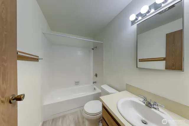 $1,735 | 19773 3rd Avenue Northwest, Unit A11, Poulsbo, WA 98370