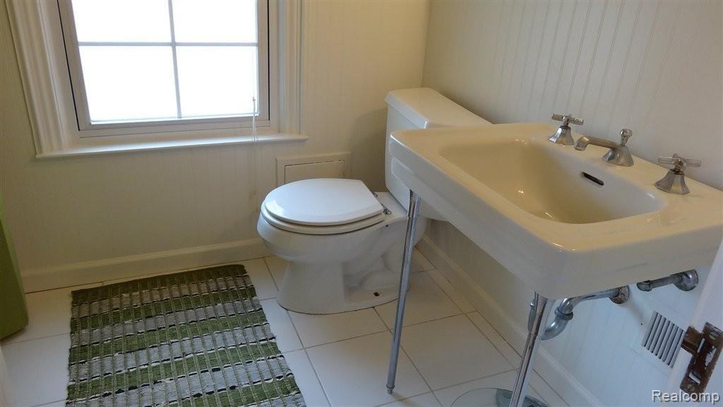 276 Merriweather Road Grosse Pointe, MI 48236 - Photo 18 of 24 17.JPG