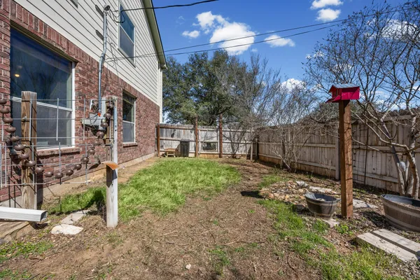 a view of a backyard with pathway