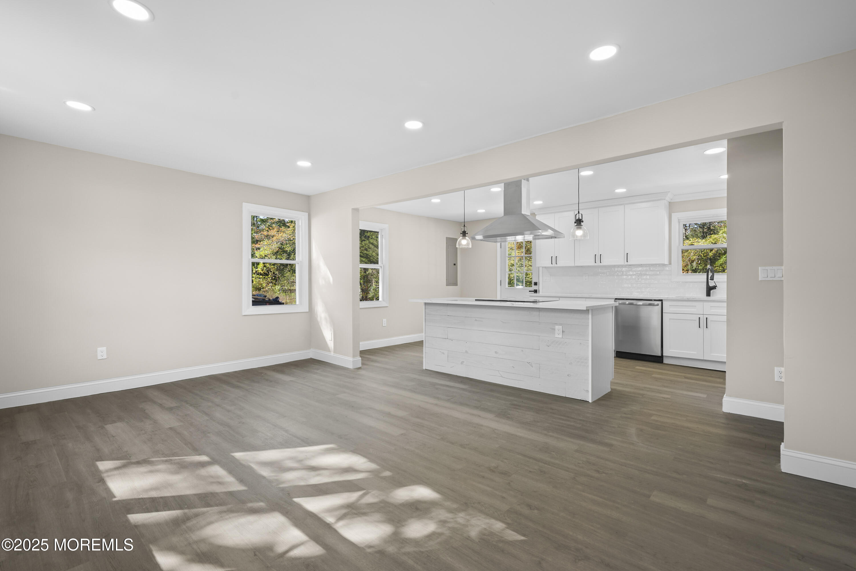 393 East Millstream Road Cream Ridge, NJ 08514 - Photo 5 of 29 DSC09553