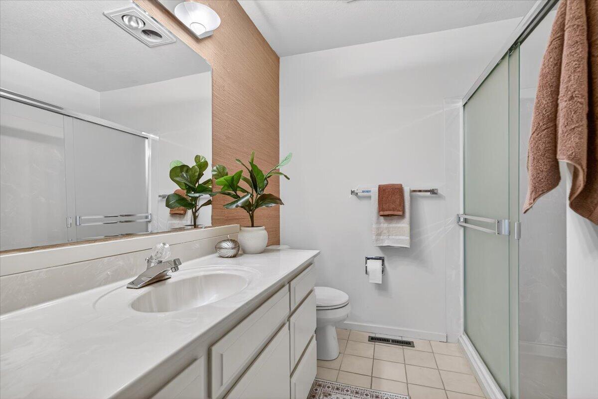 2647 Freedom Way Medford, OR 97504 - Photo 24 of 38 a bathroom with a sink toilet and shower