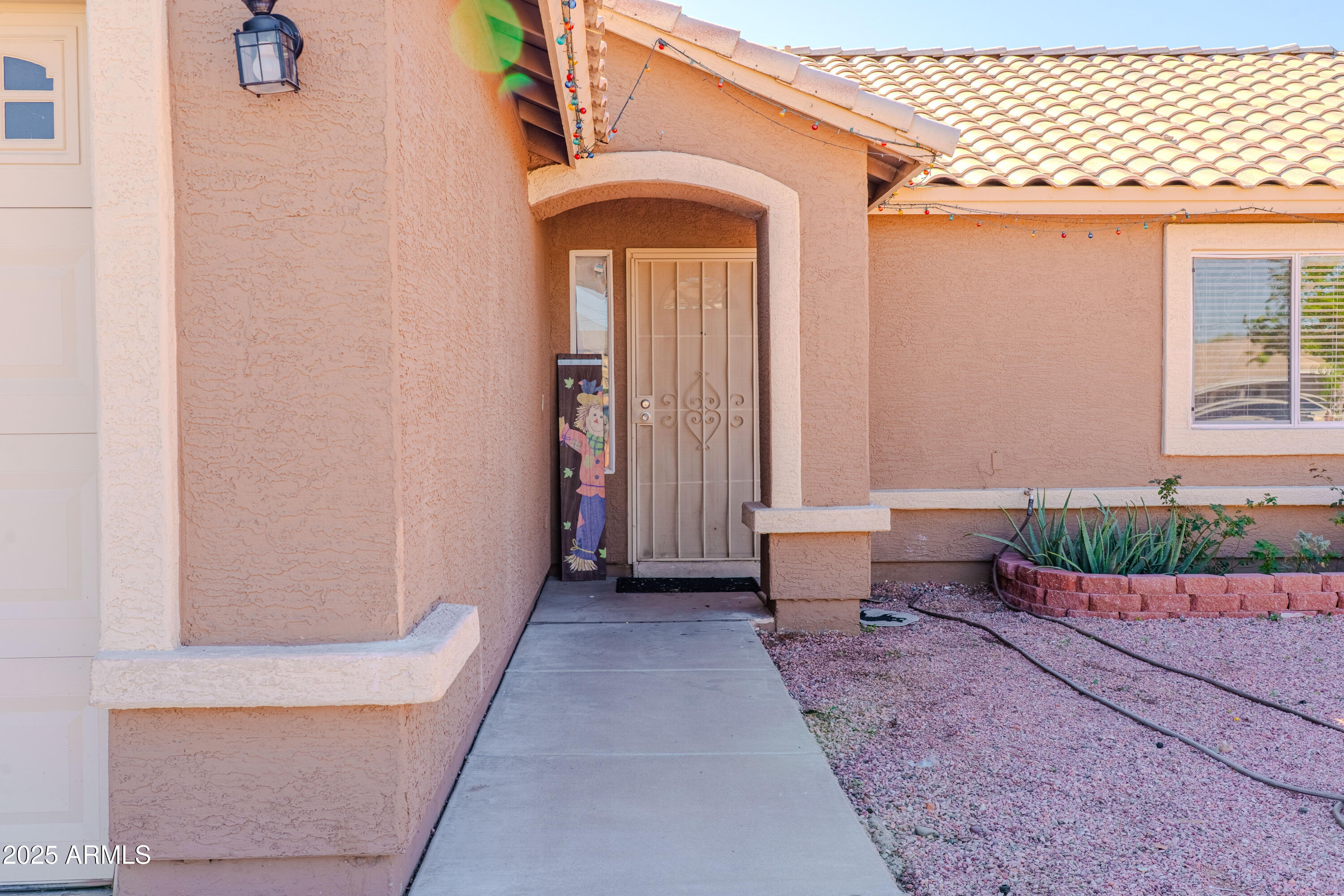 2905 East Chipman Road Phoenix, AZ 85040 - Photo 8 of 45 a front view of a house with a yard