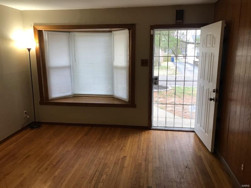 235 Presley Road St. Louis, MO 63137 - Photo 3 of 19