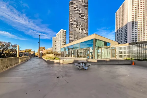 $239,000 | 5320 North Sheridan Road, Unit 2507, Chicago, IL 60640