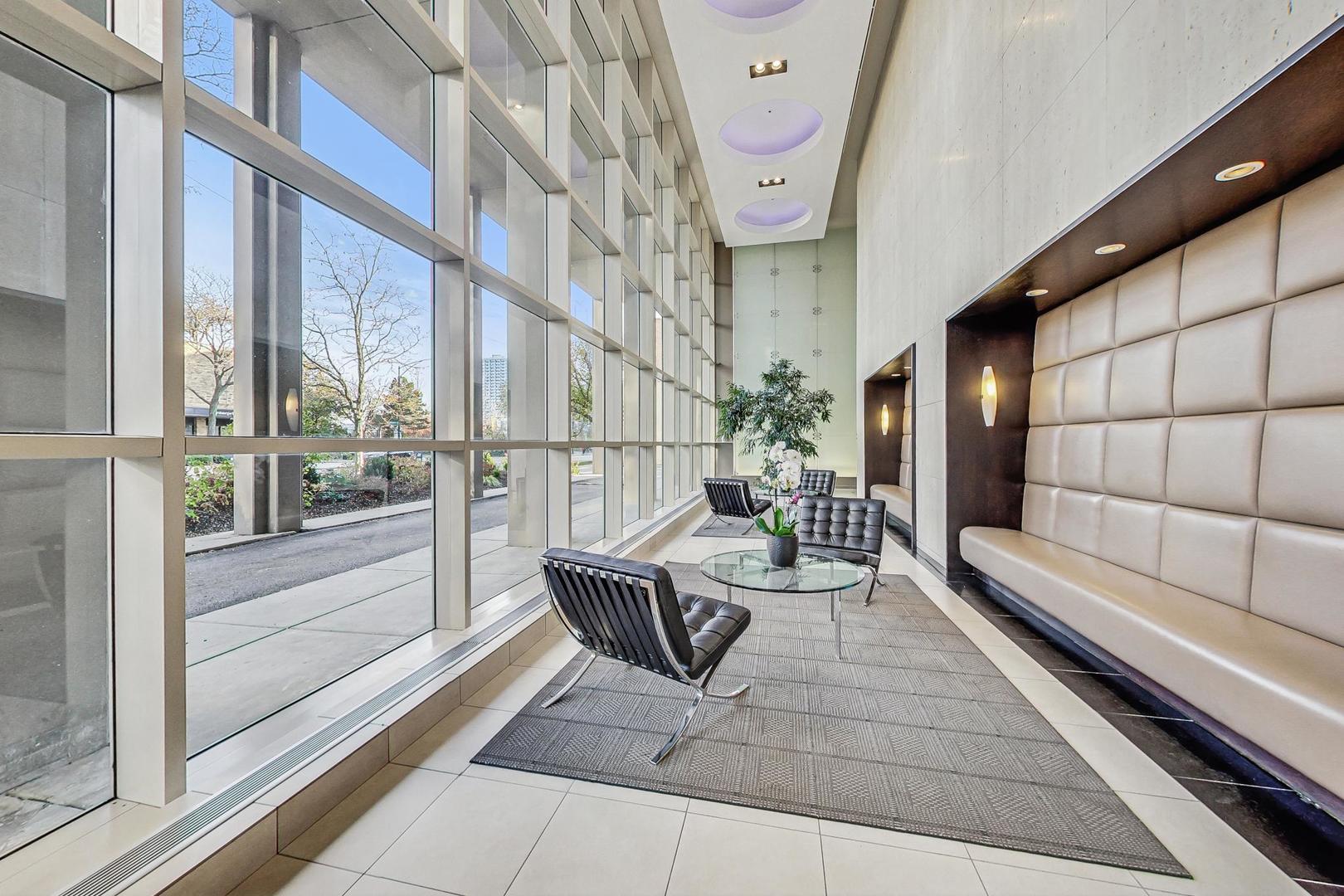 5320 North Sheridan Road, Unit 2507 Chicago, IL 60640 - Photo 4 of 41