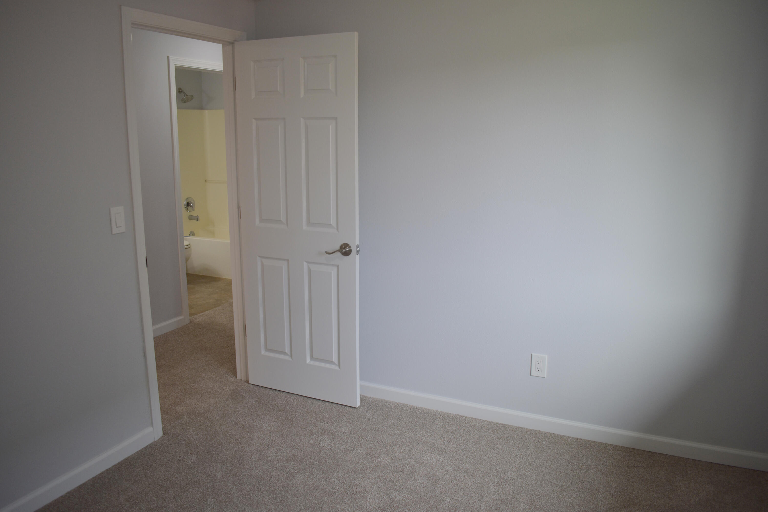 16472 Riley Drive La Pine, OR 97739 - Photo 13 of 23 front bedroom