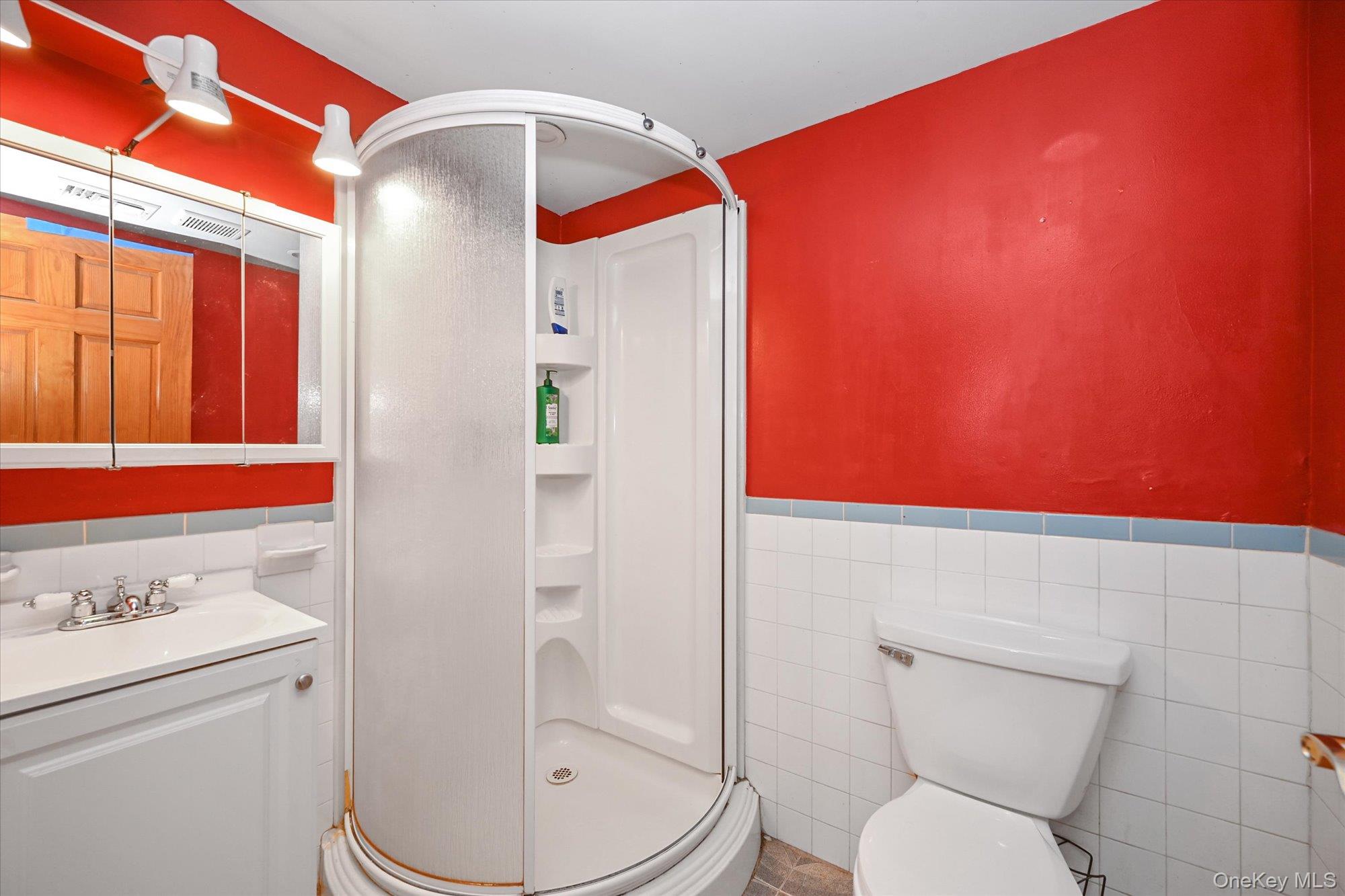 64-48 58th Road Queens, NY 11378 - Photo 16 of 19