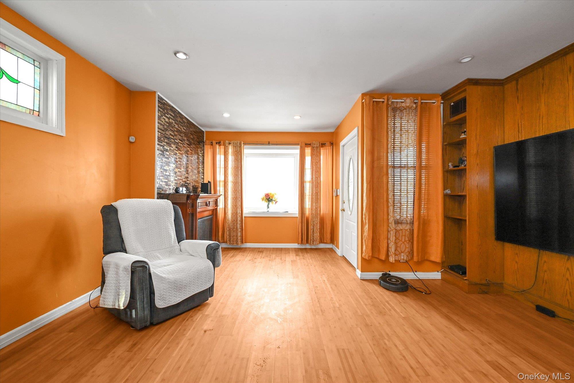 64-48 58th Road Queens, NY 11378 - Photo 4 of 19