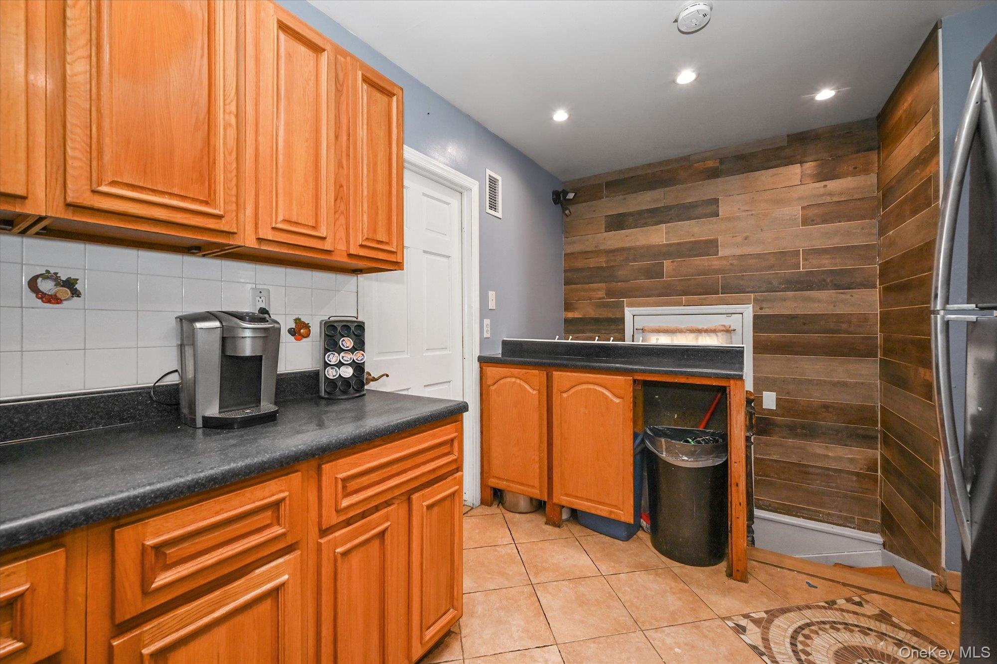 64-48 58th Road Queens, NY 11378 - Photo 9 of 19