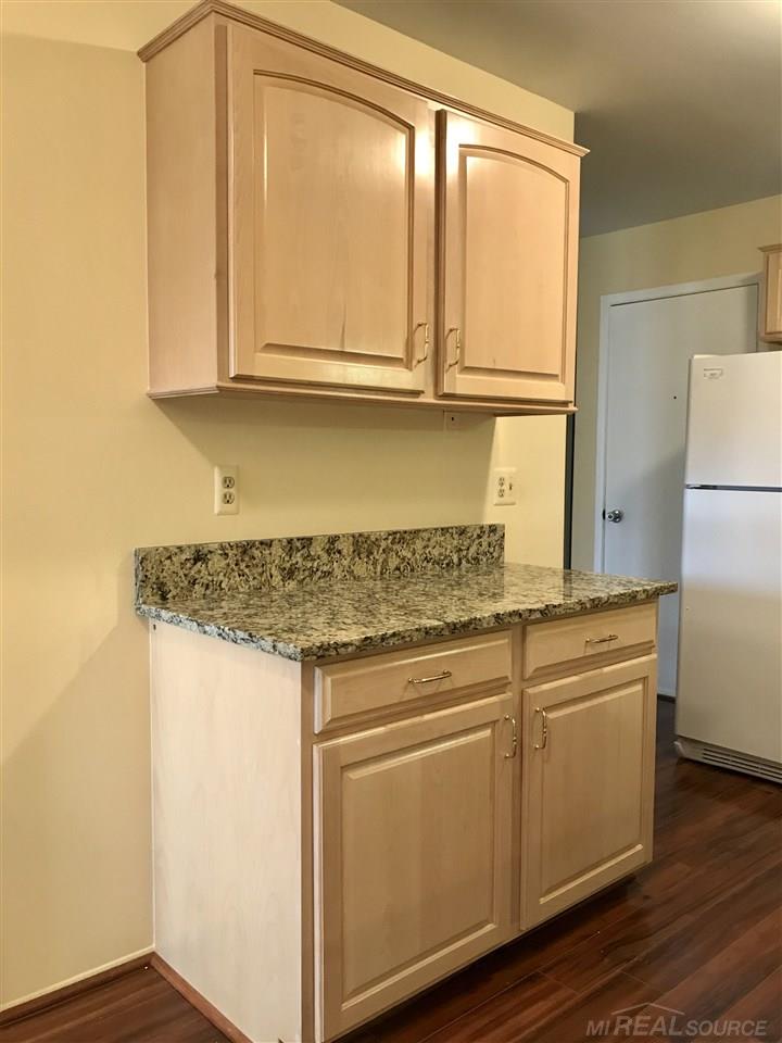 1891 Allenway Court Rochester, MI 48309 - Photo 12 of 46 50010180-11.JPG