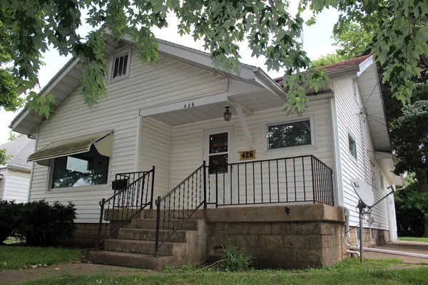 $79,500 | 426 South Clinton Street, Clinton, IL 61727