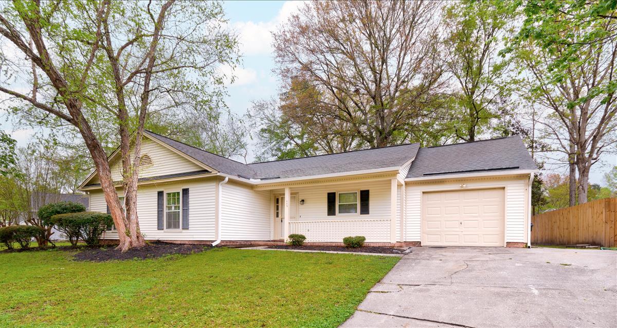 303 Hamlet Road Summerville, SC 29485 - Photo 2 of 16 303 Hamlet Rd Summerville (1 of 20)
