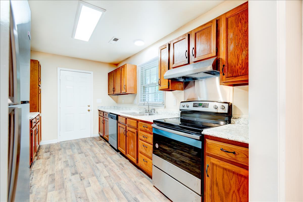 303 Hamlet Road Summerville, SC 29485 - Photo 3 of 16 303 Hamlet Rd Summerville (7 of 20)