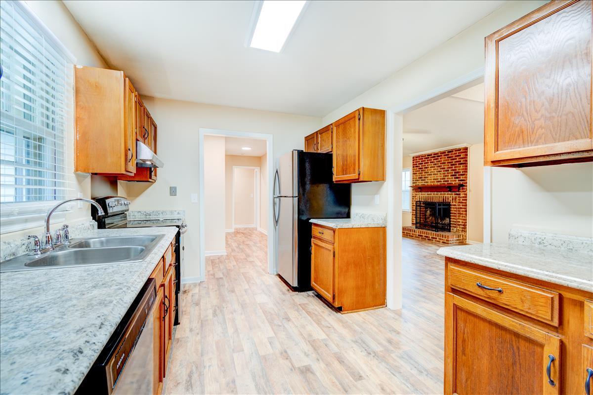 303 Hamlet Road Summerville, SC 29485 - Photo 4 of 16 303 Hamlet Rd Summerville (9 of 20)