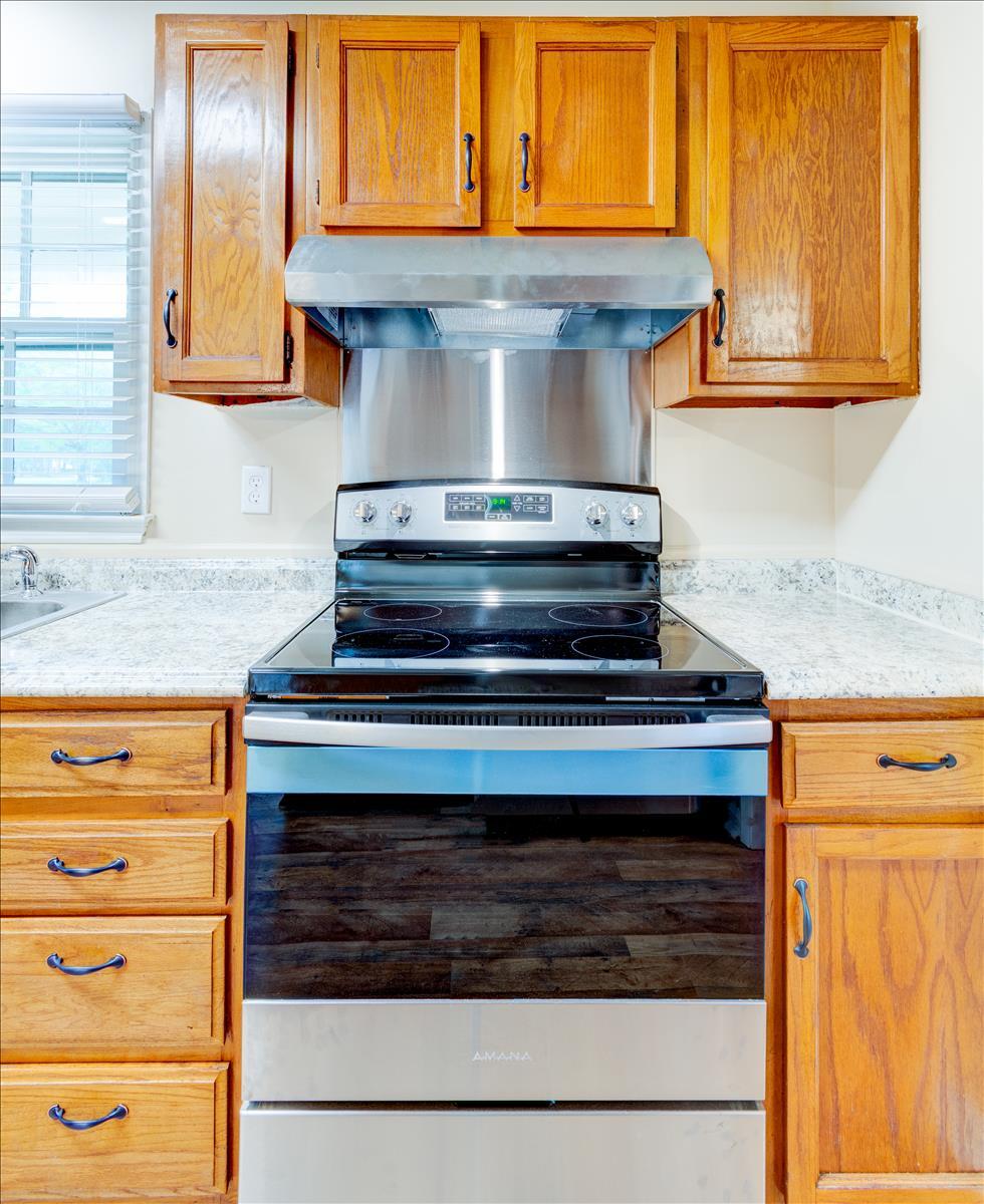 303 Hamlet Road Summerville, SC 29485 - Photo 5 of 16 303 Hamlet Rd Summerville (8 of 20)