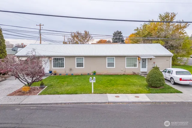 a house view with a outdoor space