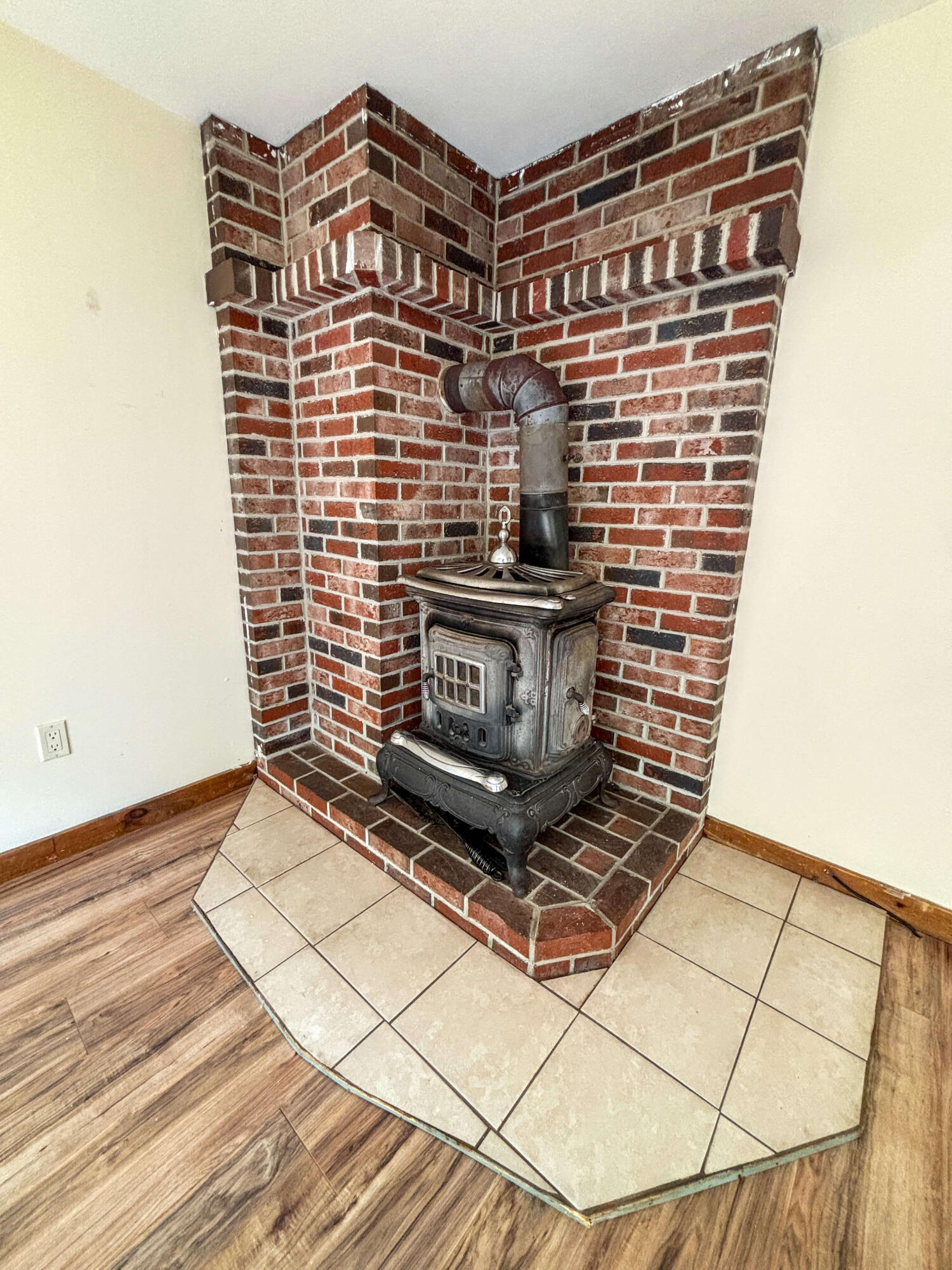 400 East Side Road Sorrento, ME 04677 - Photo 79 of 104 Apartment Living Room (2)