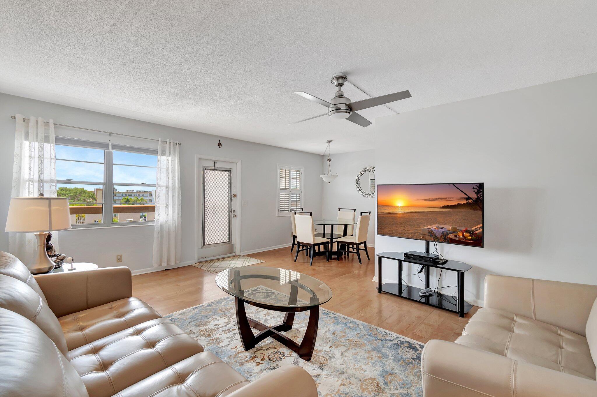 4018 Cornwall Drive Boca Raton, FL 33434 - Photo 5 of 84 18-web-or-mls-DSC_2952