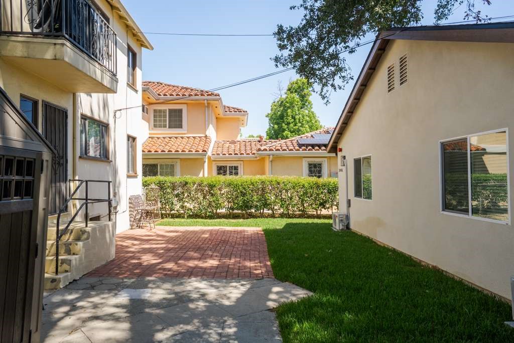 1806 South 8th Street, Unit B Alhambra, CA 91803 - Photo 4 of 44 a view of a back yard of the house