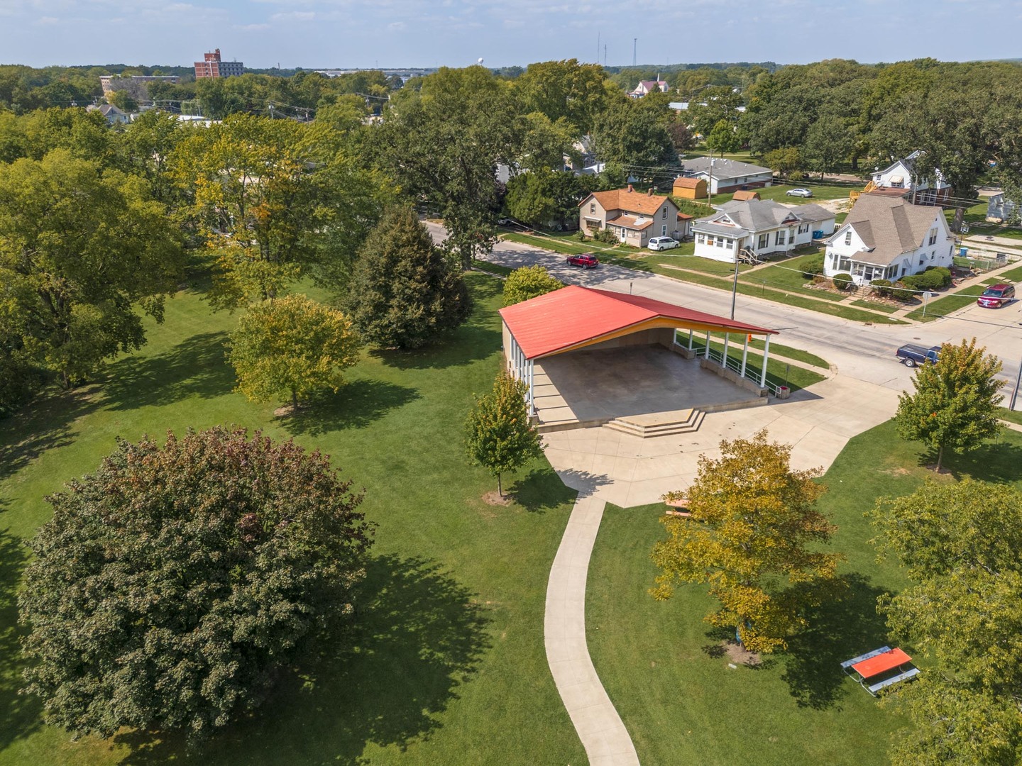 409 West Water Street Pontiac, IL 61764 - Photo 52 of 55 an aerial view of residential houses with outdoor space and trees