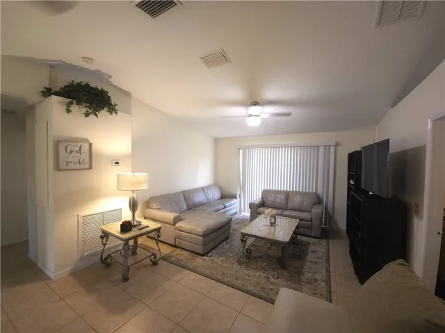 $2,200 | 1110 19th Avenue Southwest, Vero Beach, FL 32962