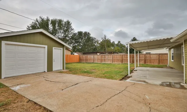 a view of a backyard of the house
