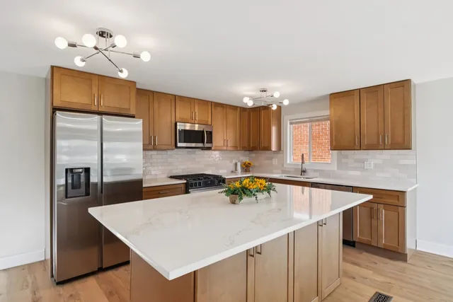 $284,000 | 11518 South Aberdeen Street, Chicago, IL 60643