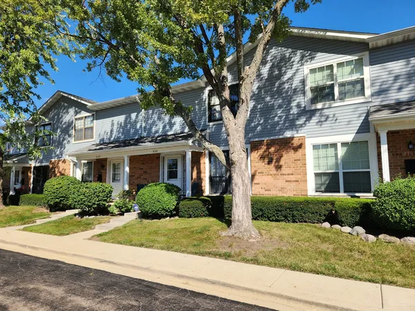 $230,000 | 4141 Continental Drive, Waukegan, IL 60087