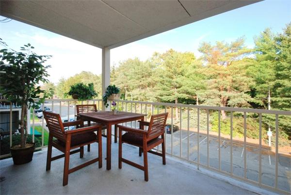 20 Hamilton Road, Unit 301 Arlington, MA 02474 - Photo 4 of 13 Gallery Image 4