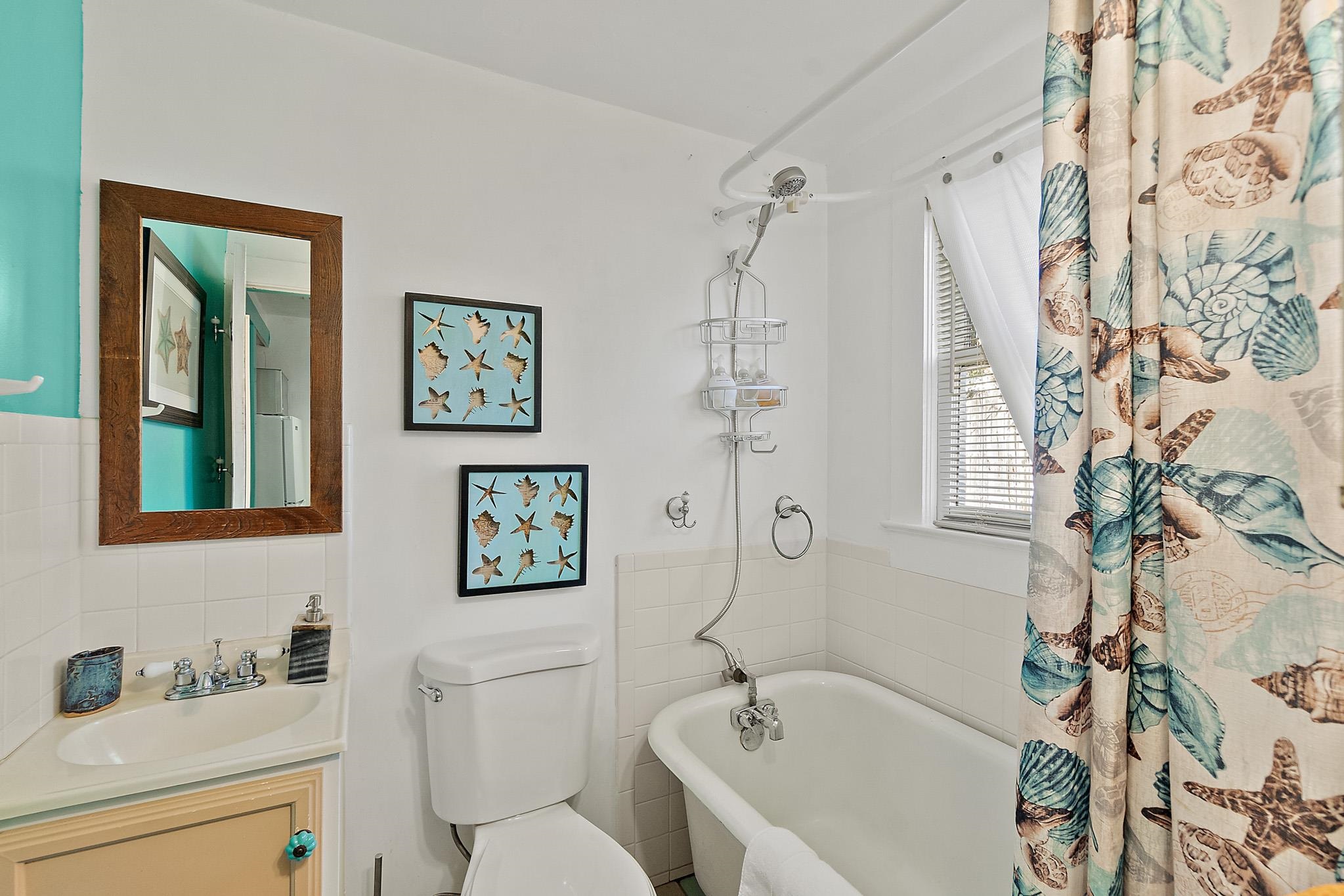 51 Beachcomber Way St. Augustine, FL 32084 - Photo 23 of 46 a bathroom with a sink and a bathtub