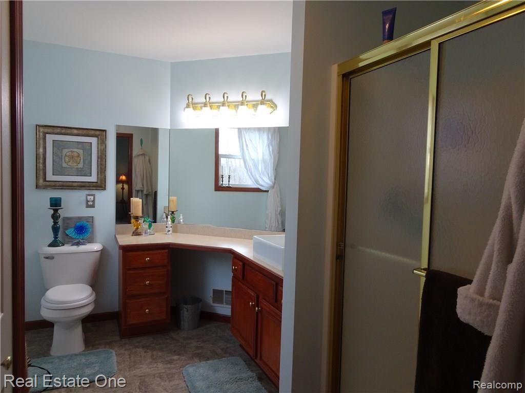 2446 Baldwin Road Grand Blanc, MI 48439 - Photo 9 of 17 Master Bath