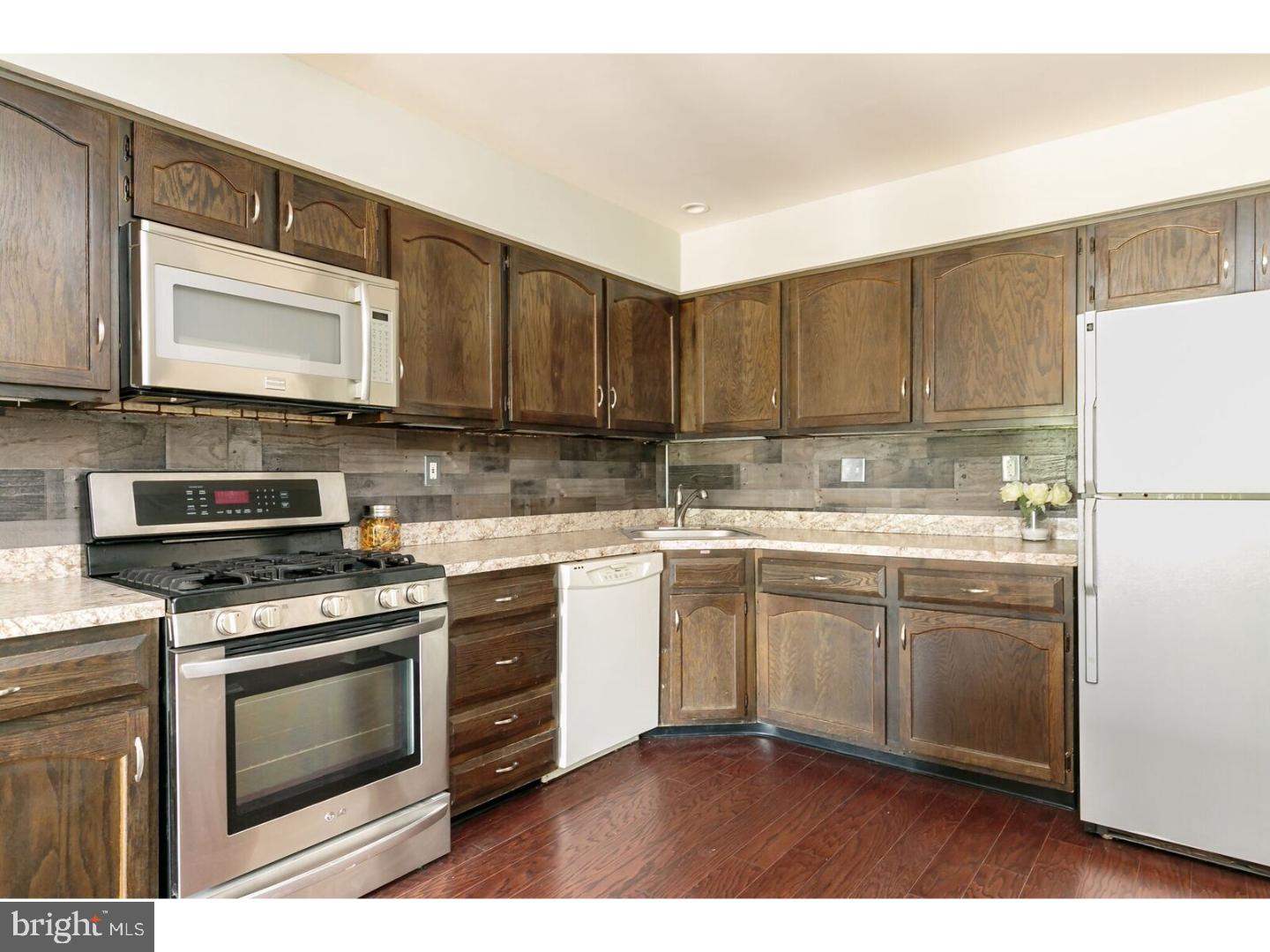85 Farnwood Road Mount Laurel, NJ 08054 - Photo 5 of 25