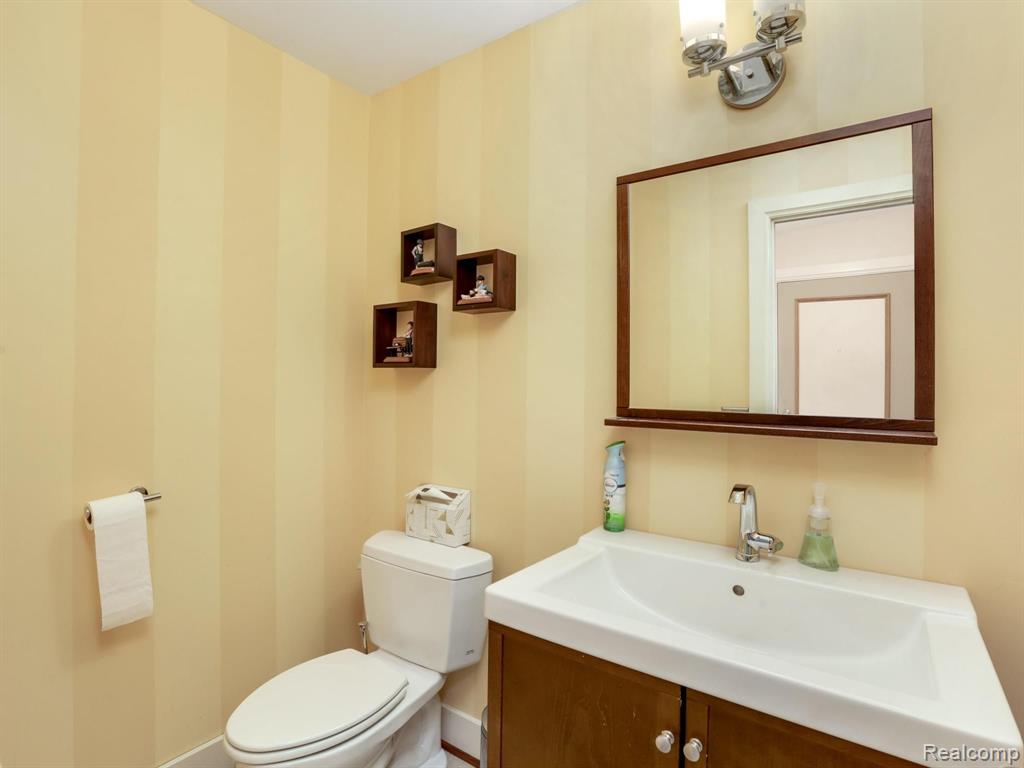 2965 Meadowbrook Drive Rochester Hills, MI 48309 - Photo 8 of 32