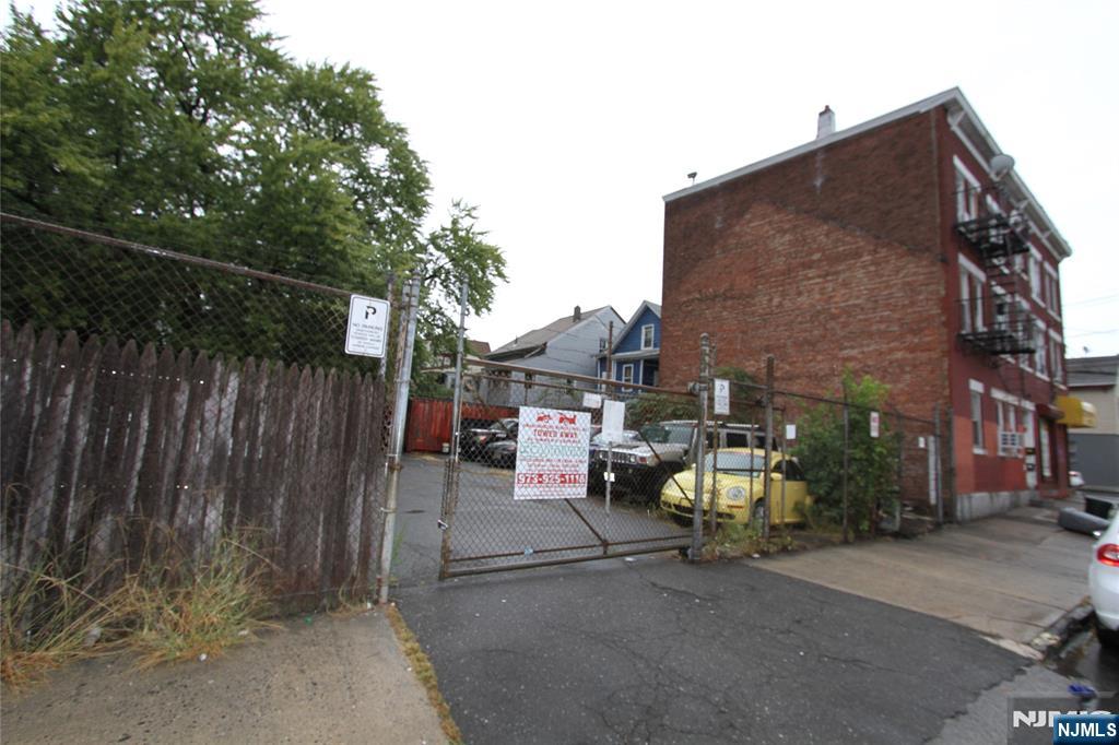 502 Summer Street Paterson, NJ 07501 - Photo 3 of 42