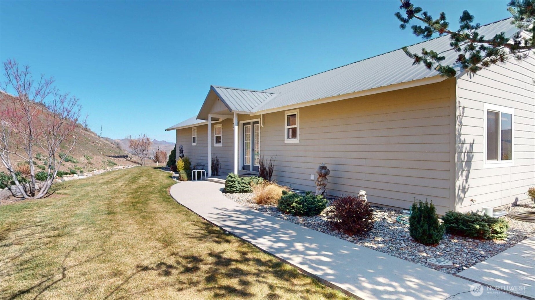 1811 Pine Creek Road Tonasket, WA 98855 - Photo 22 of 38 a view of a house with a yard and chair