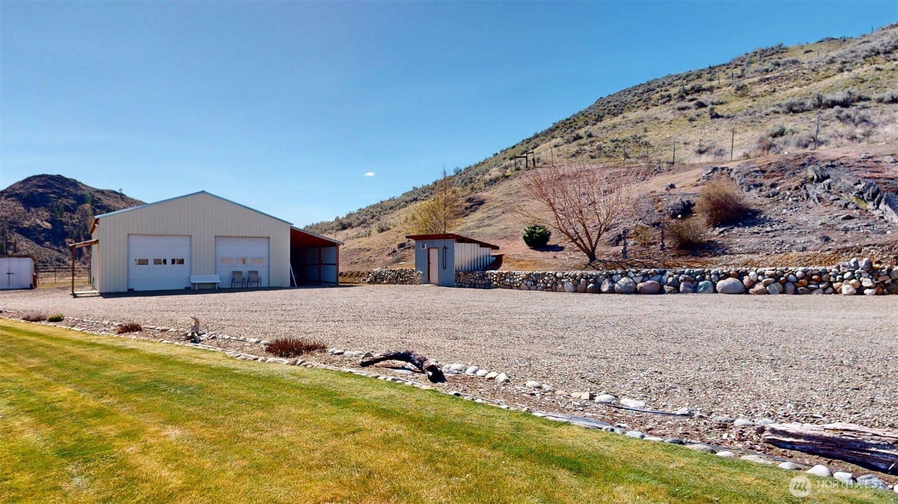 1811 Pine Creek Road Tonasket, WA 98855 - Photo 23 of 38 a outdoor space with swimming pool
