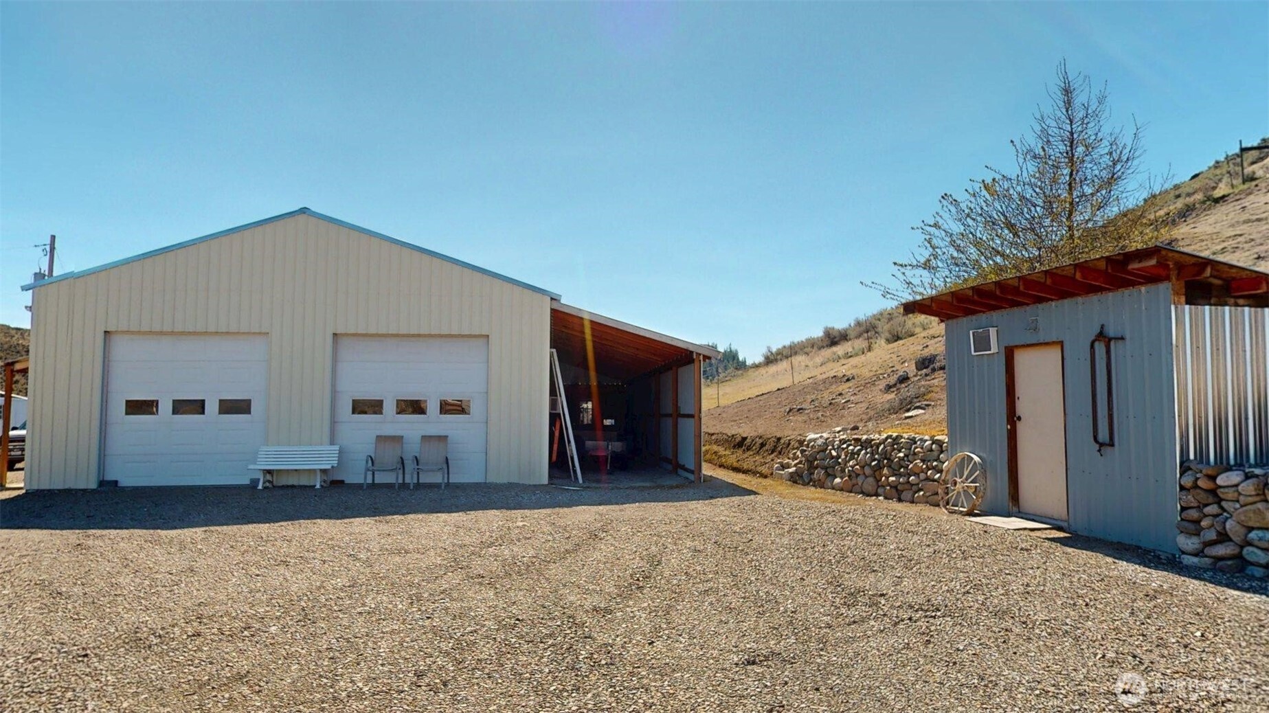 1811 Pine Creek Road Tonasket, WA 98855 - Photo 29 of 38 a backyard of a house