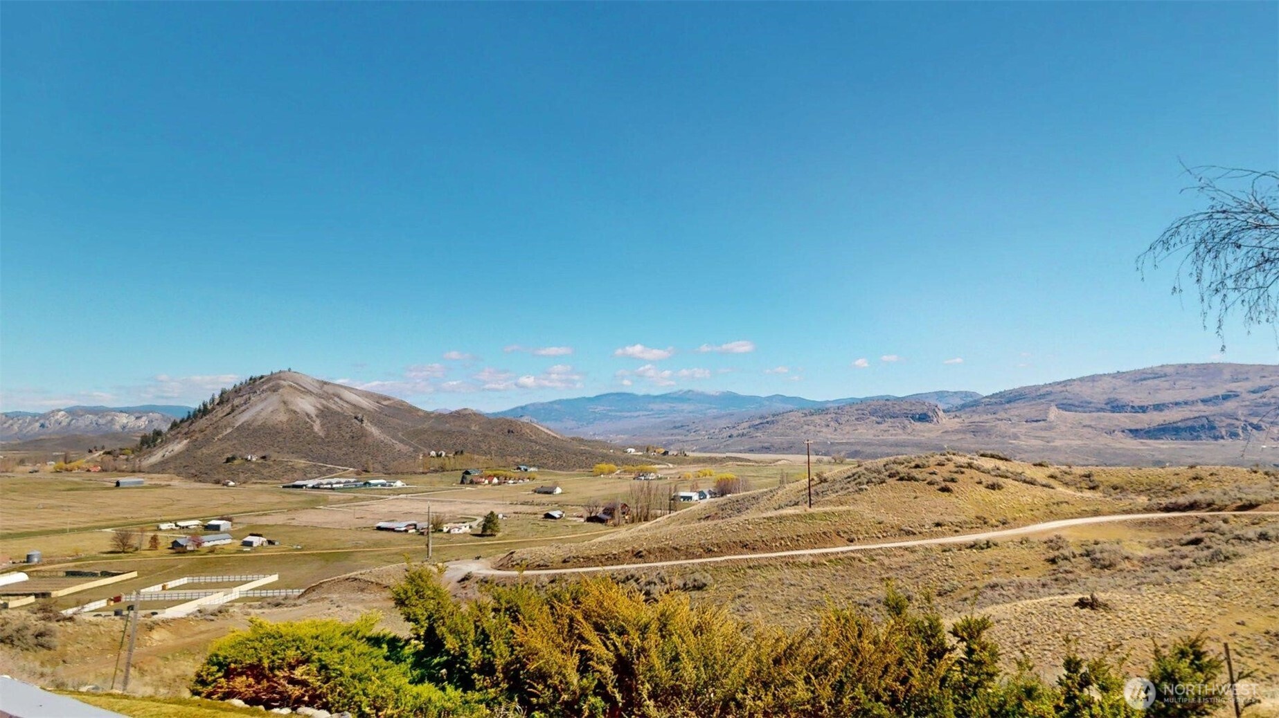 1811 Pine Creek Road Tonasket, WA 98855 - Photo 3 of 38 a view of an ocean