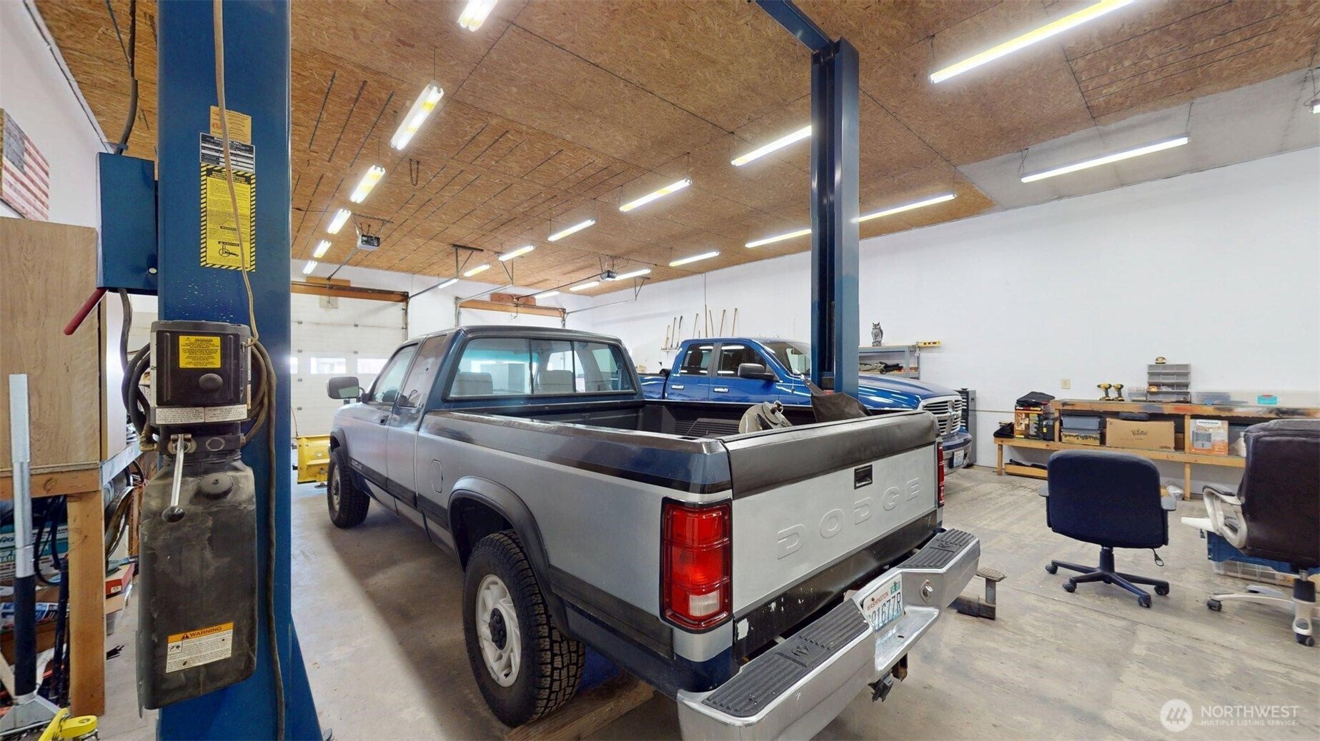 1811 Pine Creek Road Tonasket, WA 98855 - Photo 32 of 38 a view of living room with furniture