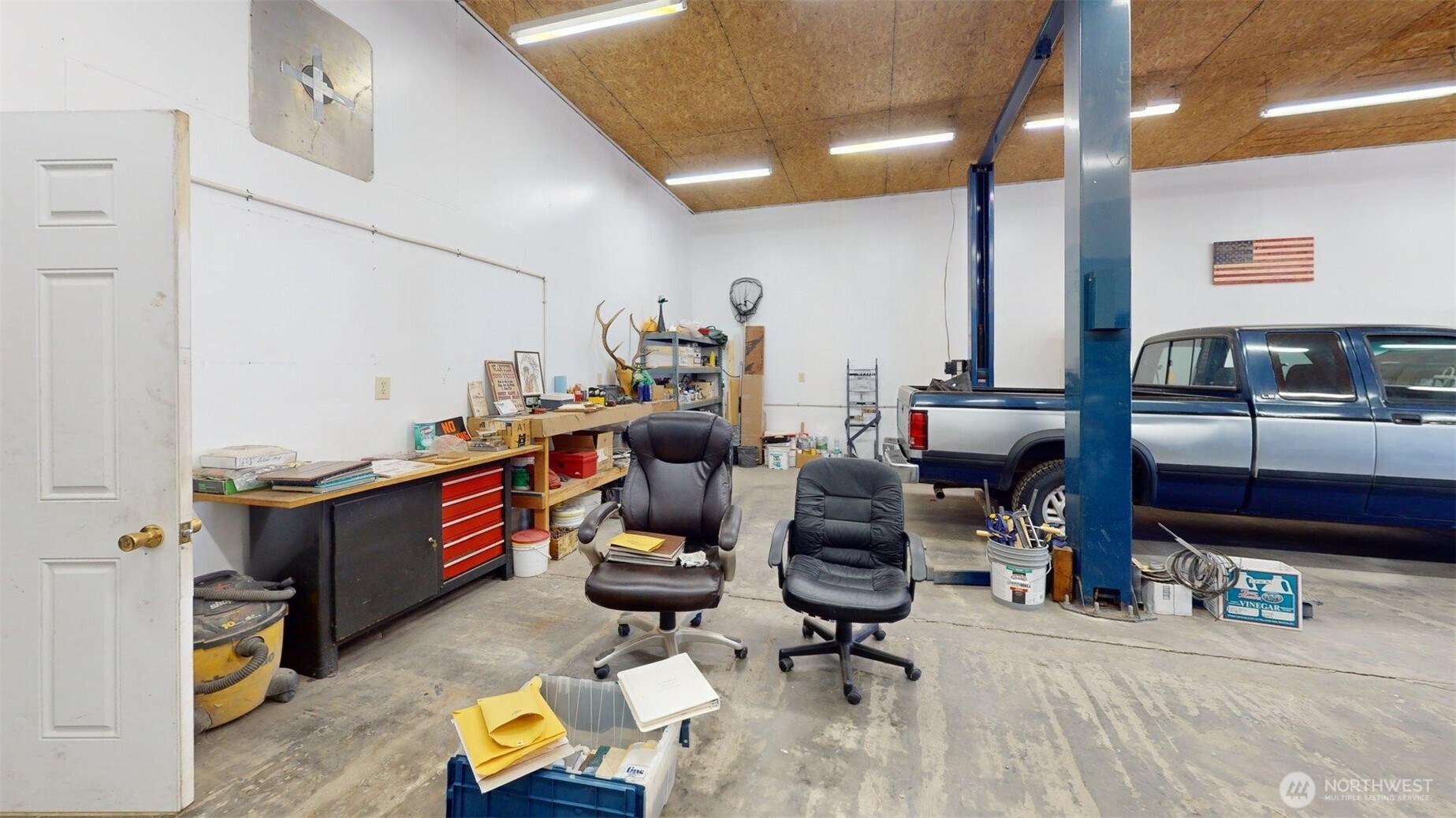 1811 Pine Creek Road Tonasket, WA 98855 - Photo 34 of 38 a room with musical instruments