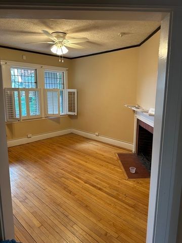 a view of livingroom with furniture