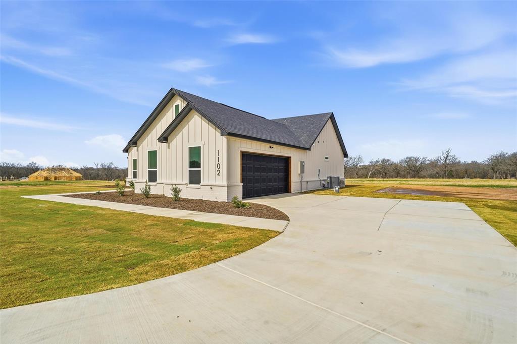 1102 Colt Road Springtown, TX 76082 - Photo 3 of 40