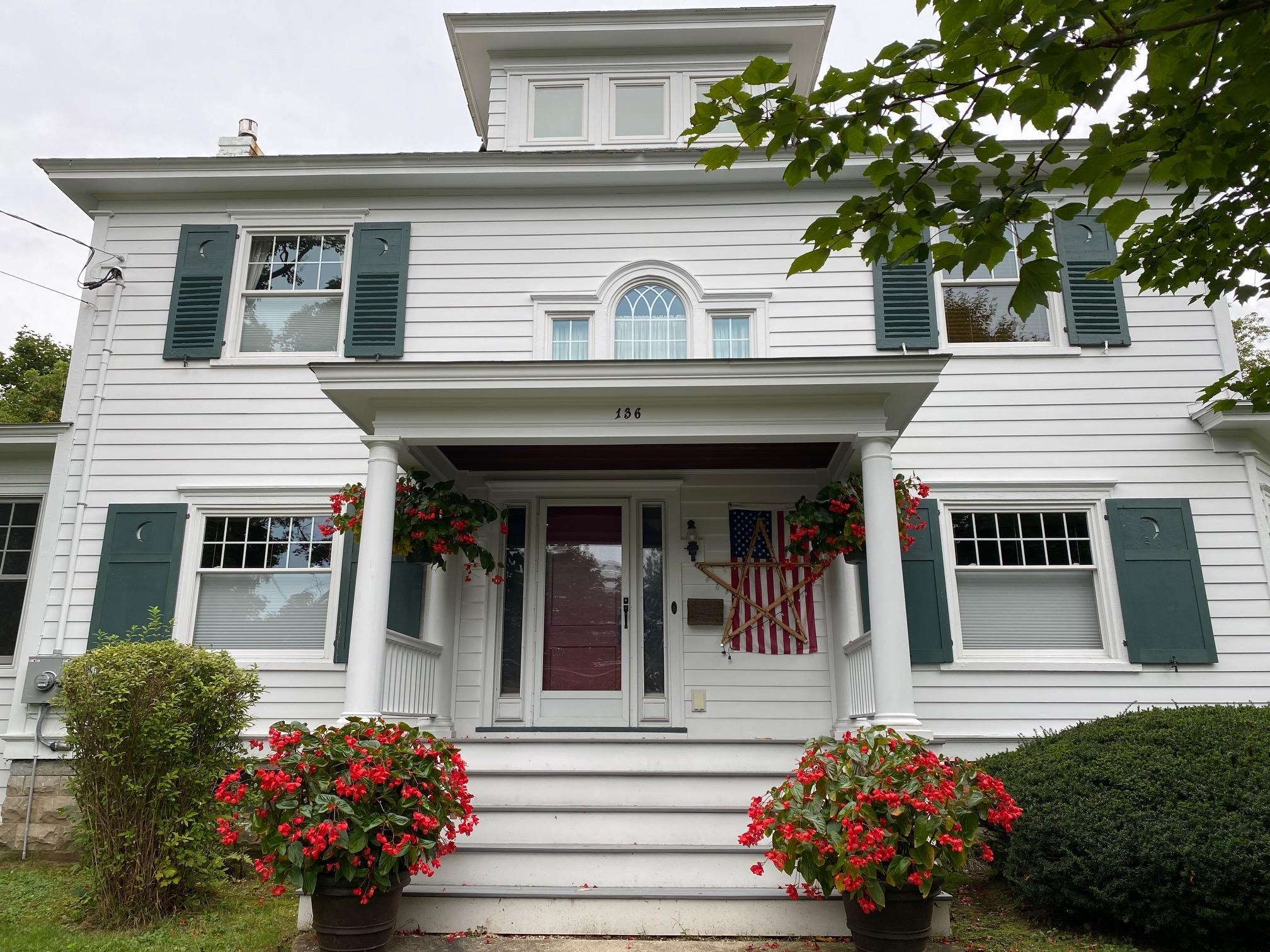 136 Lincoln Avenue Rutland, VT 05701 - Photo 2 of 37