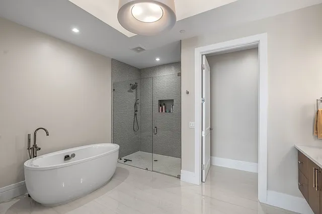 $4,300,000 | 950 Surfsedge Way, Unit 302, Indian River Shores, FL 32963