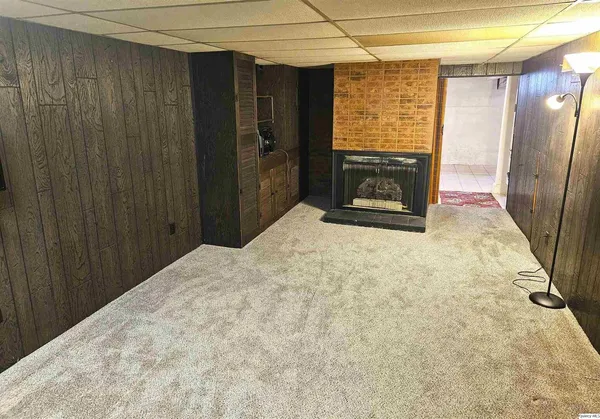$185,000 | 2025 West Hilltop Drive, Quincy, IL 62305