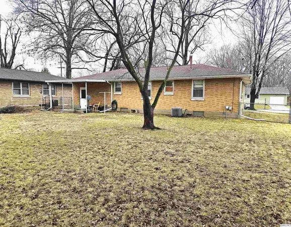 $185,000 | 2025 West Hilltop Drive, Quincy, IL 62305