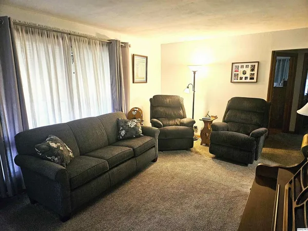 $185,000 | 2025 West Hilltop Drive, Quincy, IL 62305